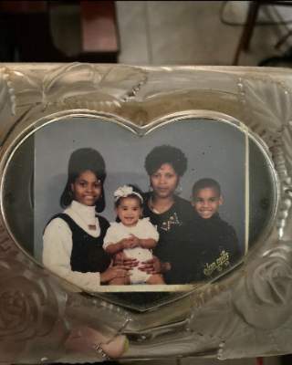 A childhood picture of Rajel Nelson with her mom and siblings. 